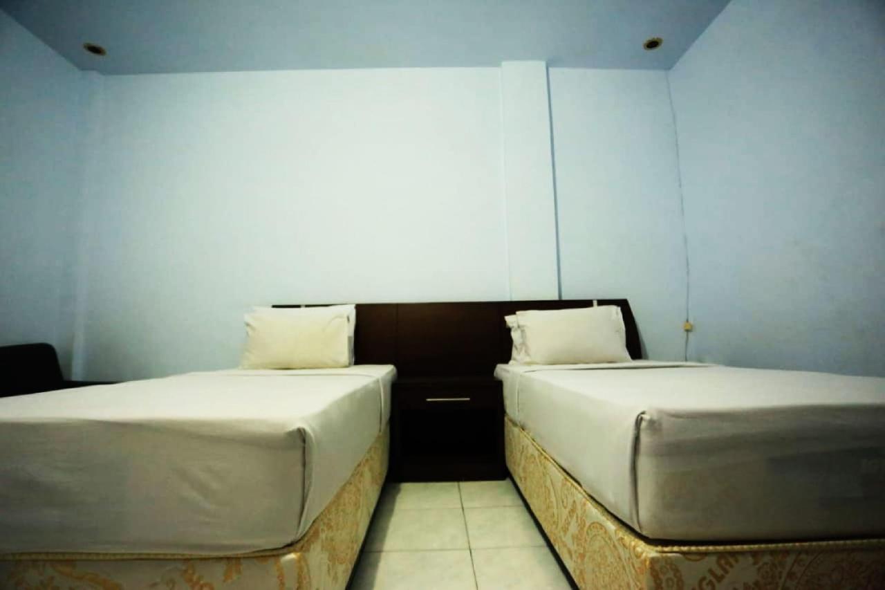 Urbanview Hotel Mulia Indah Palopo Exteriör bild