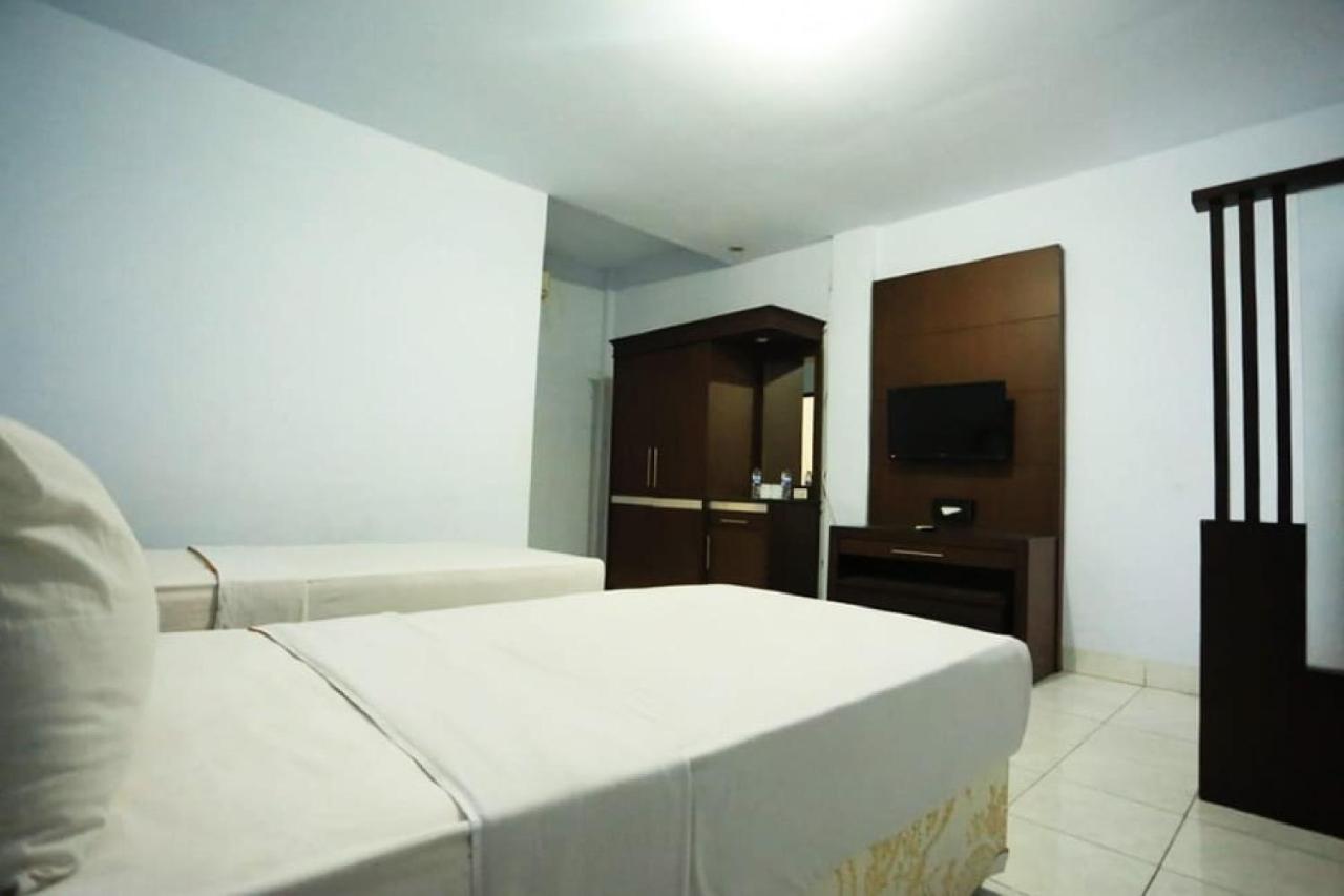 Urbanview Hotel Mulia Indah Palopo Exteriör bild