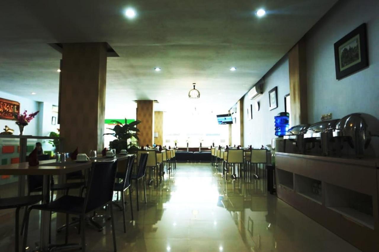 Urbanview Hotel Mulia Indah Palopo Exteriör bild