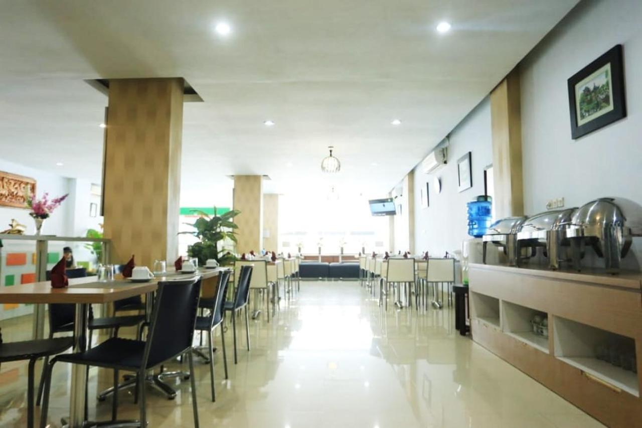 Urbanview Hotel Mulia Indah Palopo Exteriör bild
