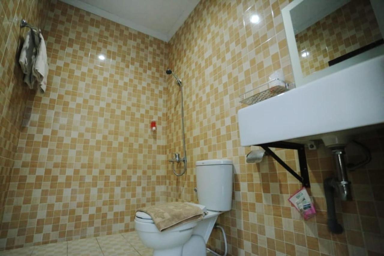 Urbanview Hotel Mulia Indah Palopo Exteriör bild