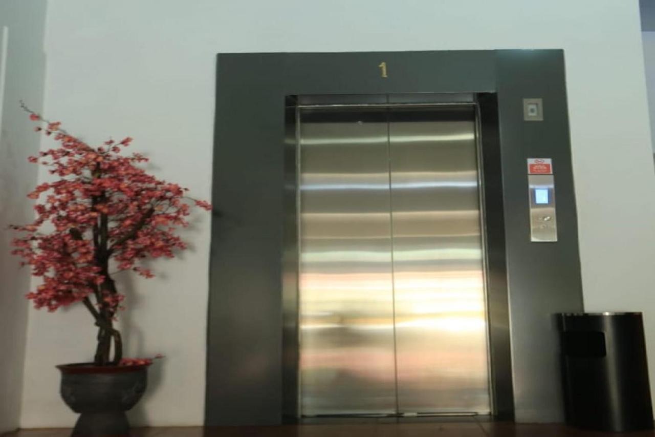 Urbanview Hotel Mulia Indah Palopo Exteriör bild