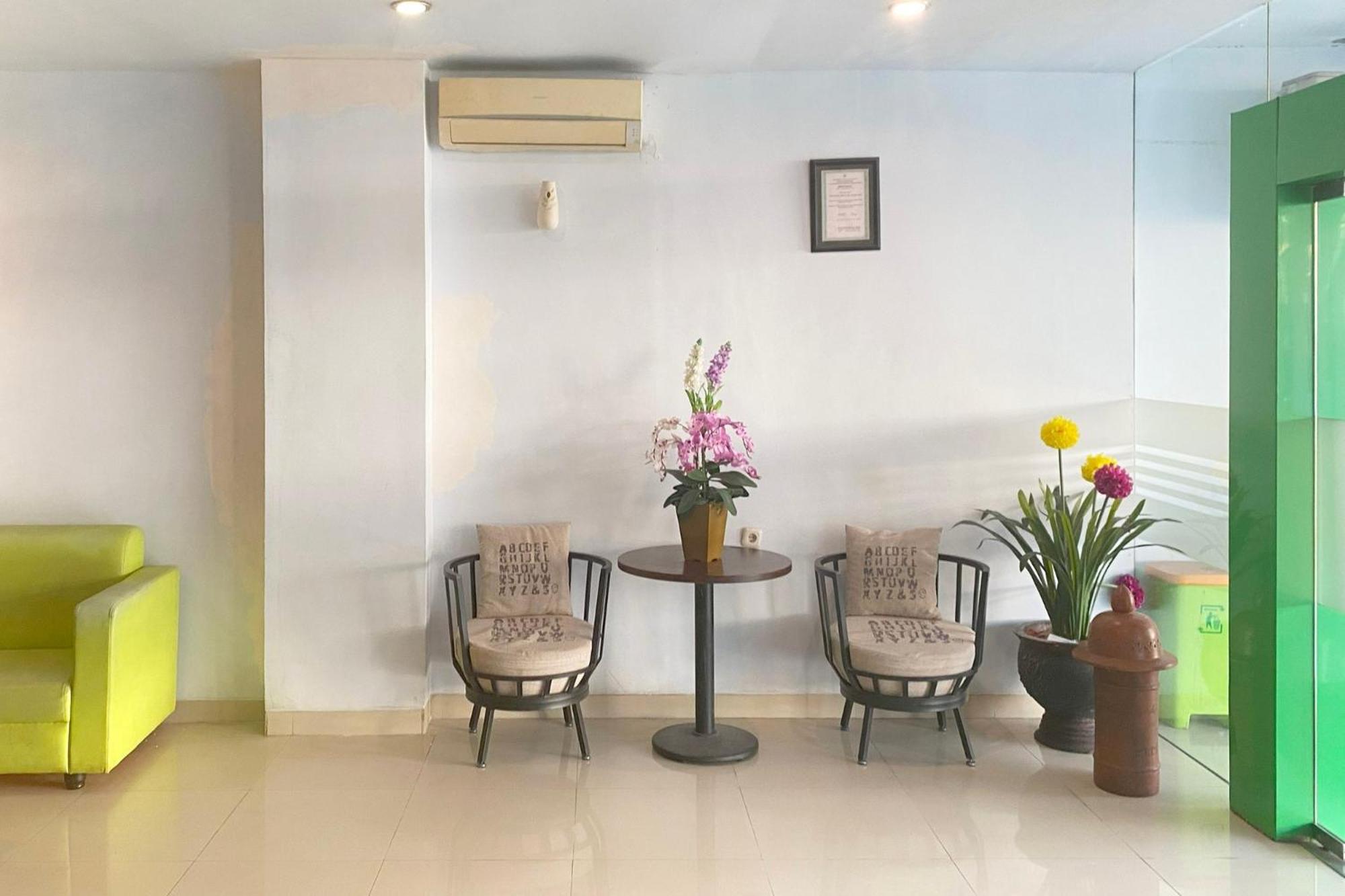 Urbanview Hotel Mulia Indah Palopo Exteriör bild