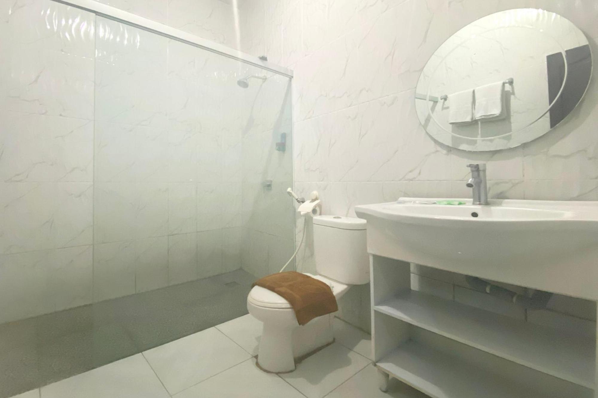 Urbanview Hotel Mulia Indah Palopo Exteriör bild